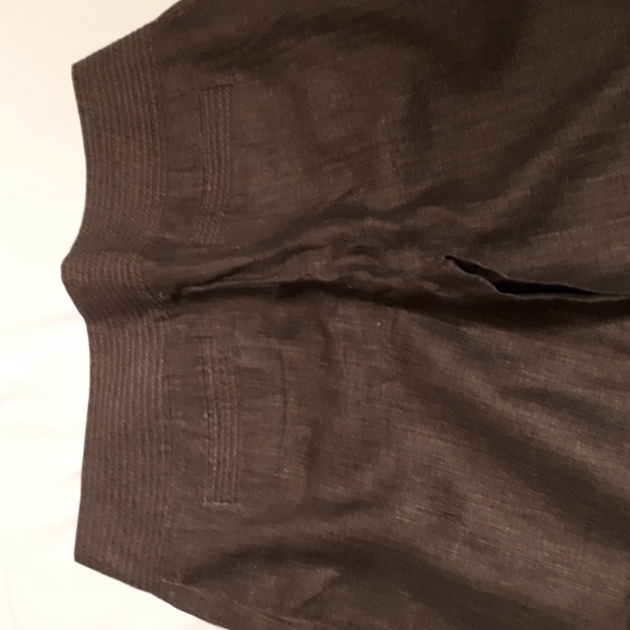 Womans,Size 4,Flare Bottom Capris. - Picture 4 of 4